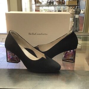 Black Suede Pump with Iridescent Block Heel
Bella Comforto